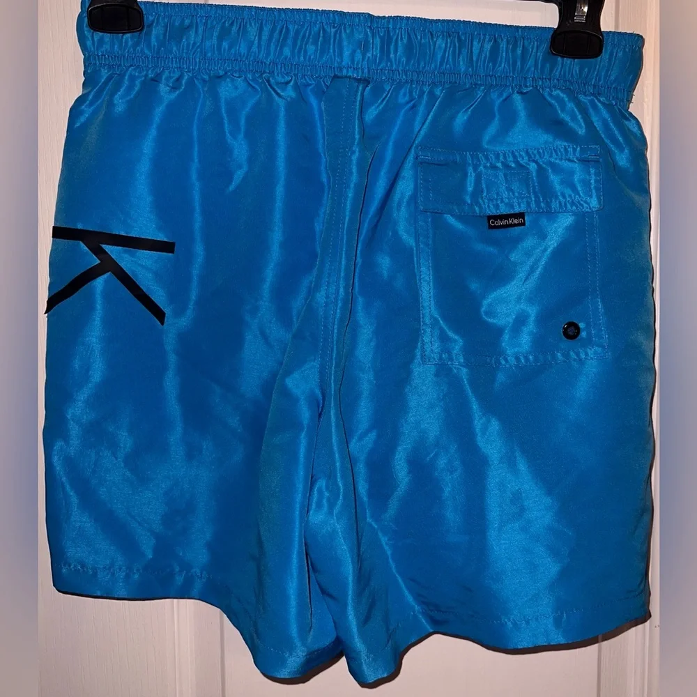 Calvin Klein Men’s Light Blue Lined Swim Trunks Size S